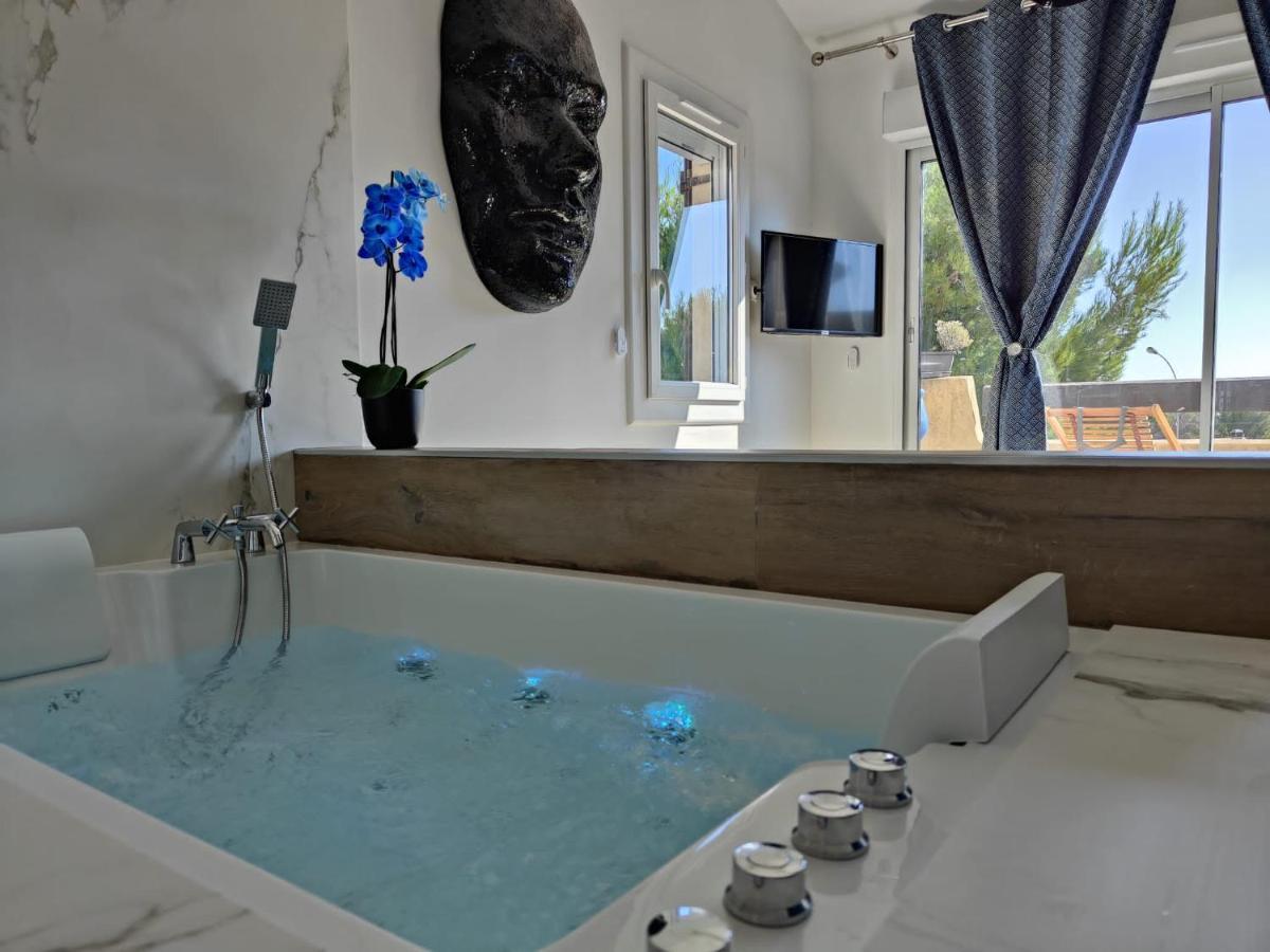 Suites Jm - Les Pins Marines - Jacuzzi & Vue Mer Bandol Εξωτερικό φωτογραφία