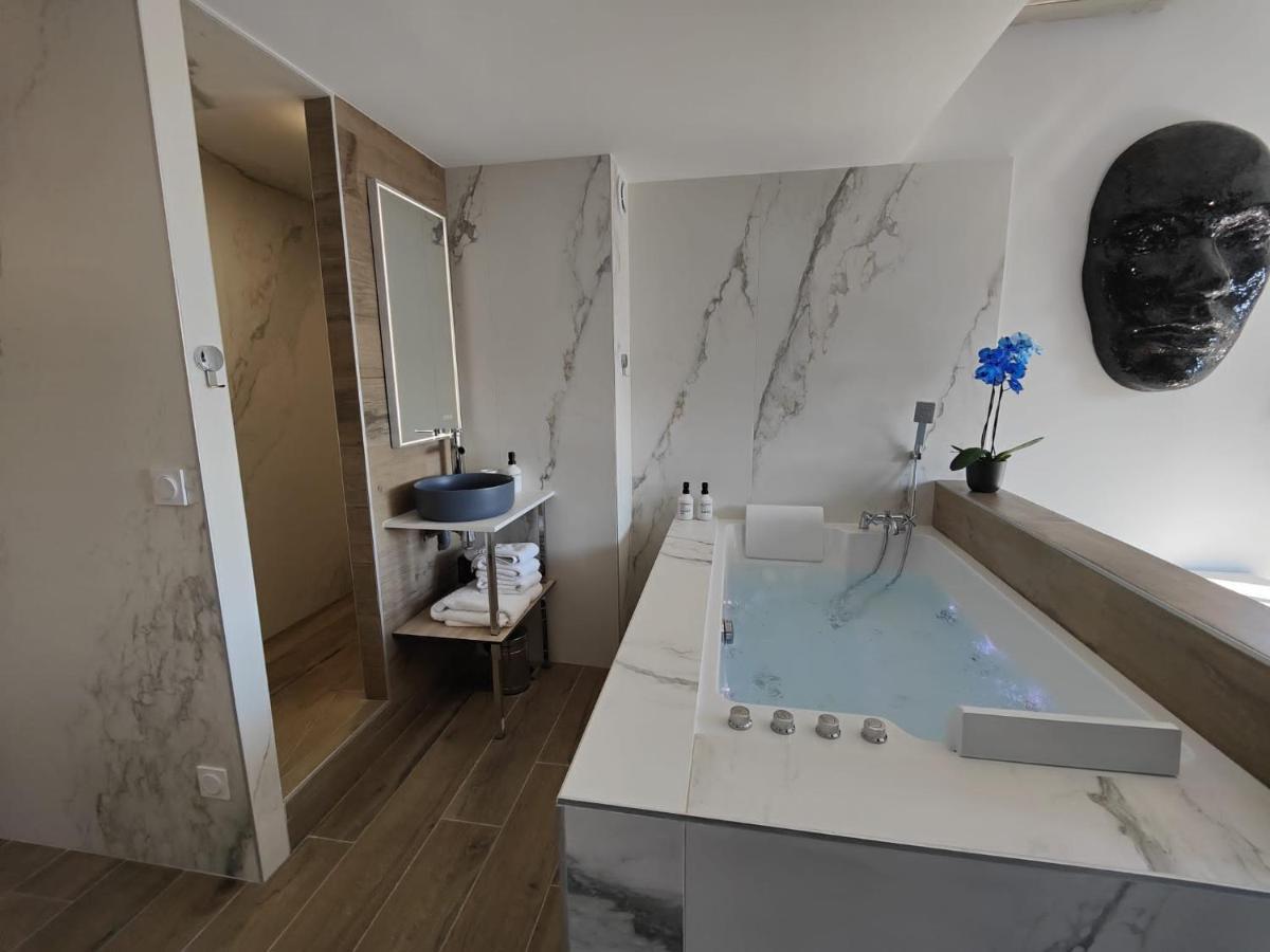 Suites Jm - Les Pins Marines - Jacuzzi & Vue Mer Bandol Εξωτερικό φωτογραφία